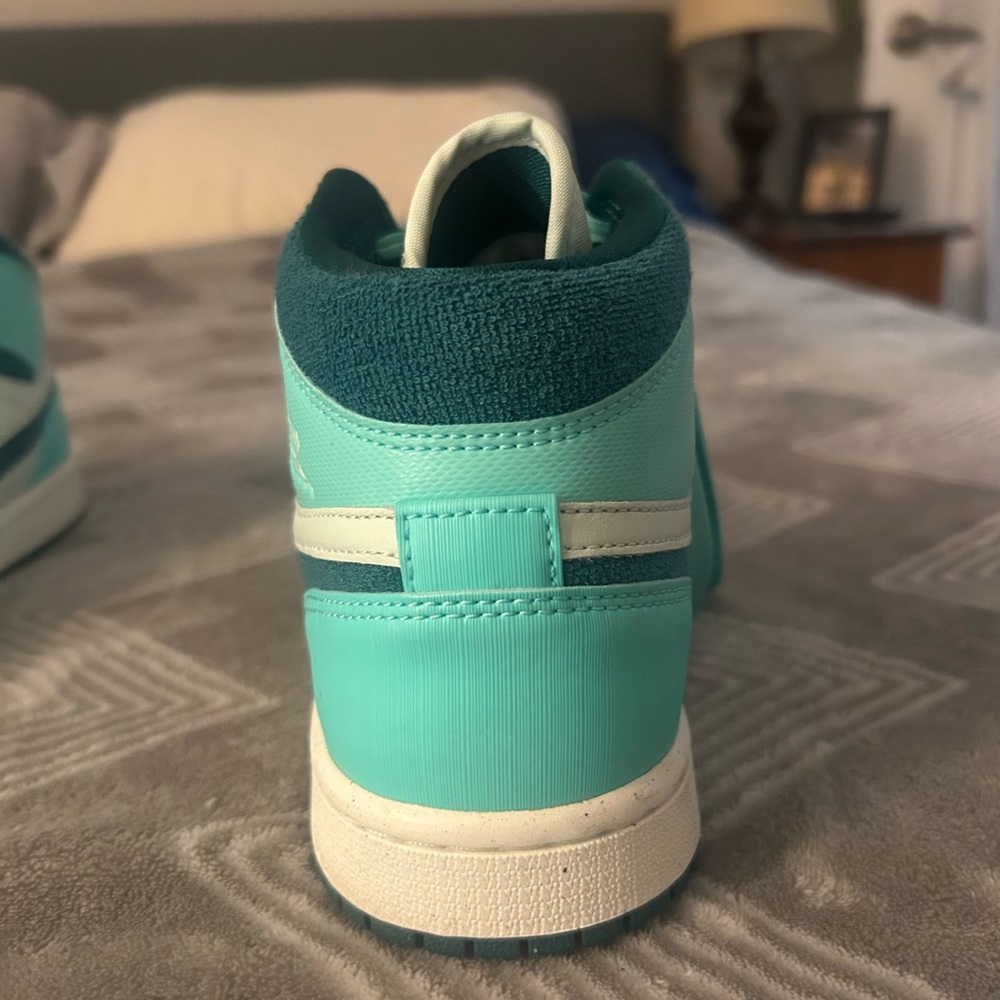 Air Jordan 1 Mid 'Bleached Turquoise' Wmns size 7